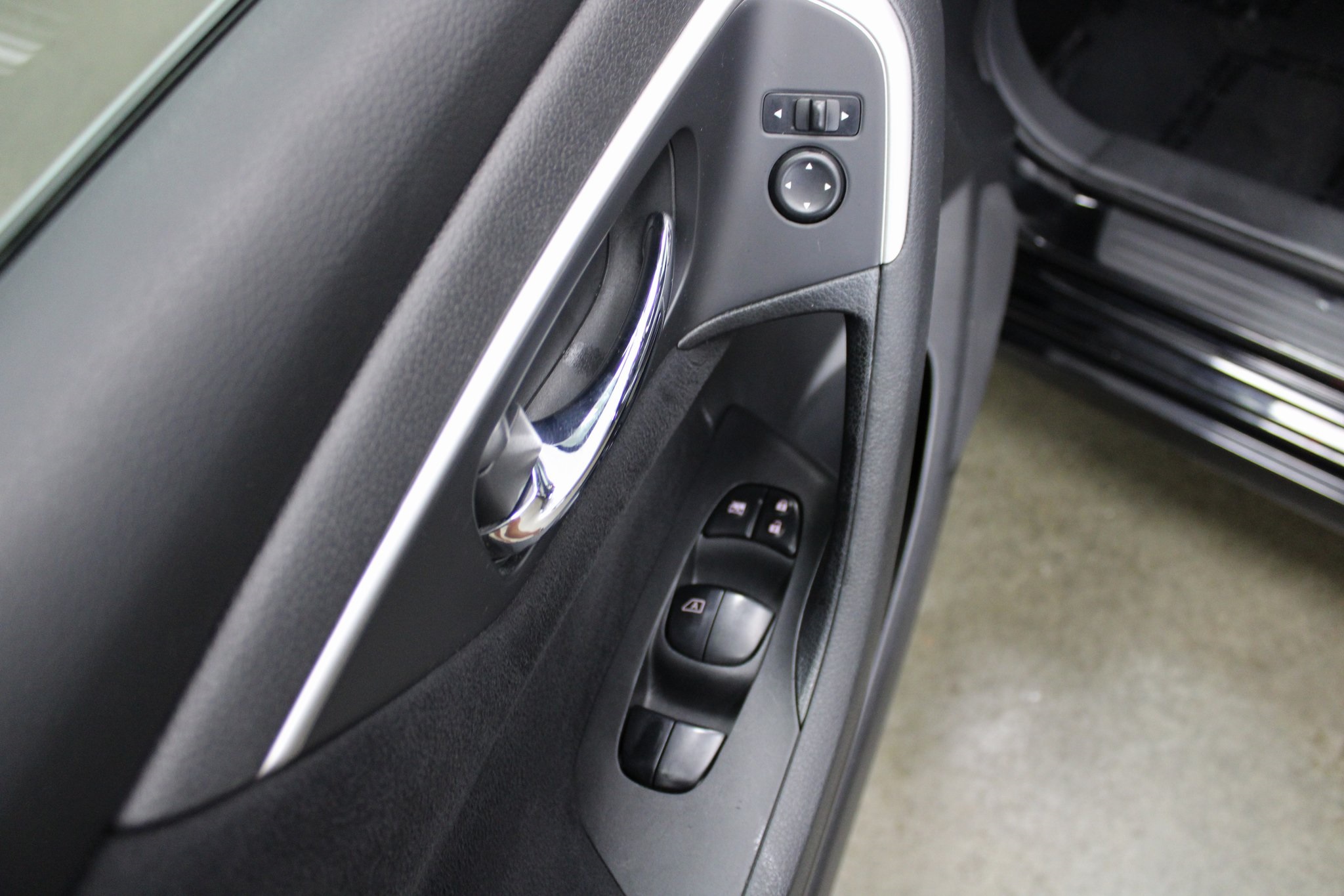 Vehicle image 32 of 41
