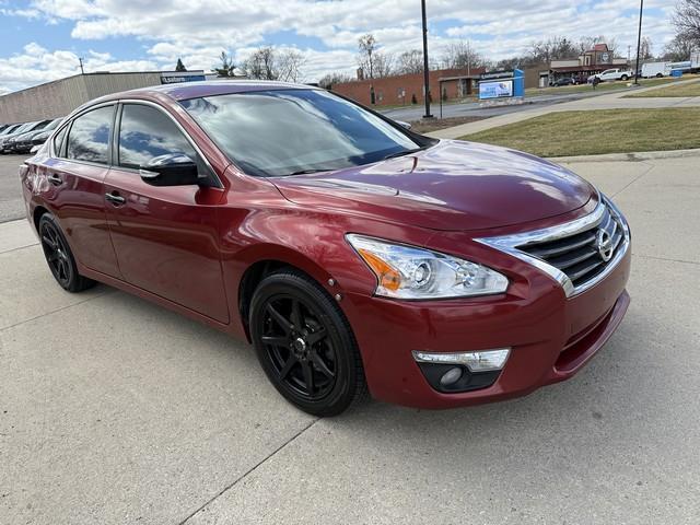 2015 Nissan Altima 2.5 S Image 2 of 49