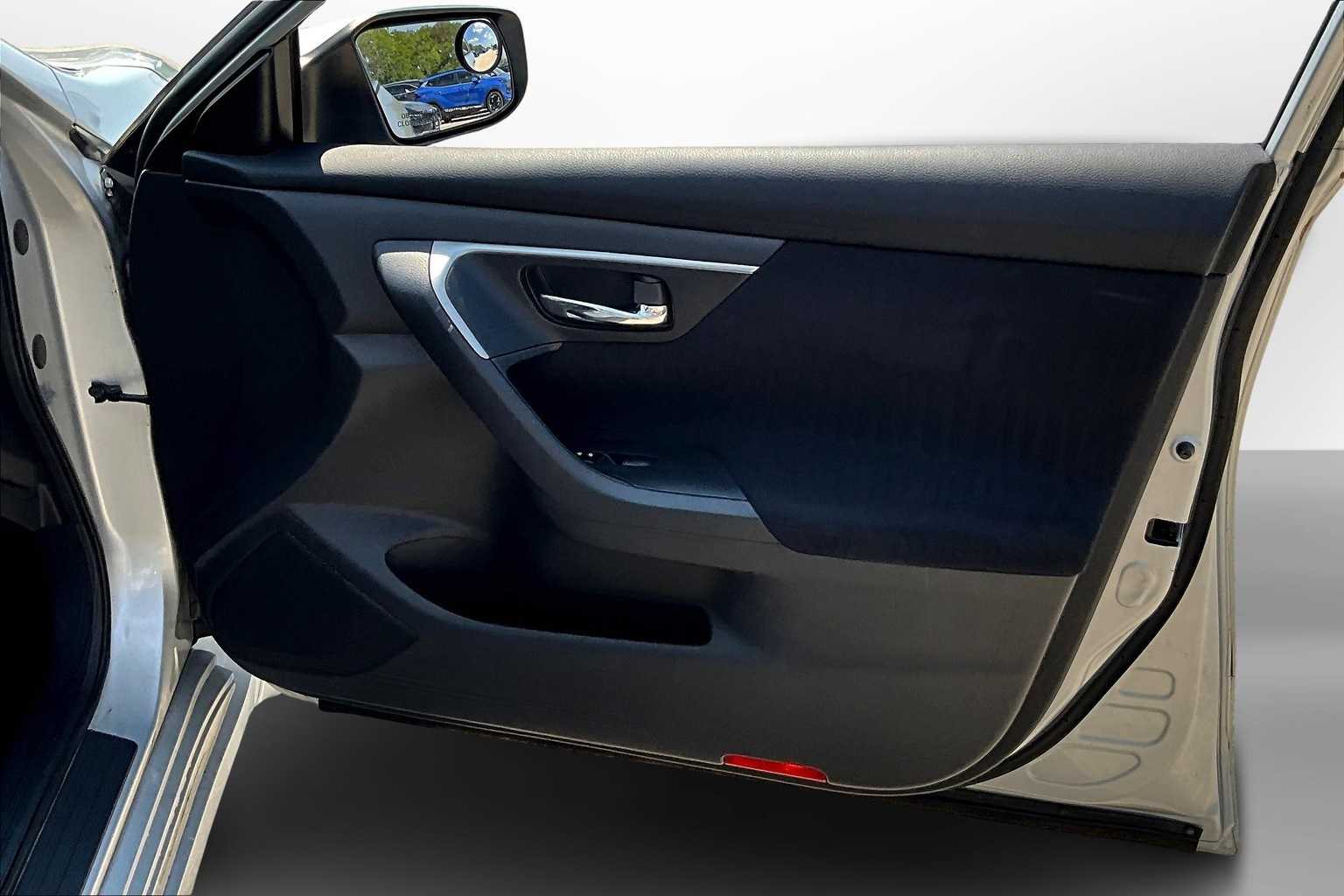 2015 Nissan Altima 2.5 S Image 20 of 29