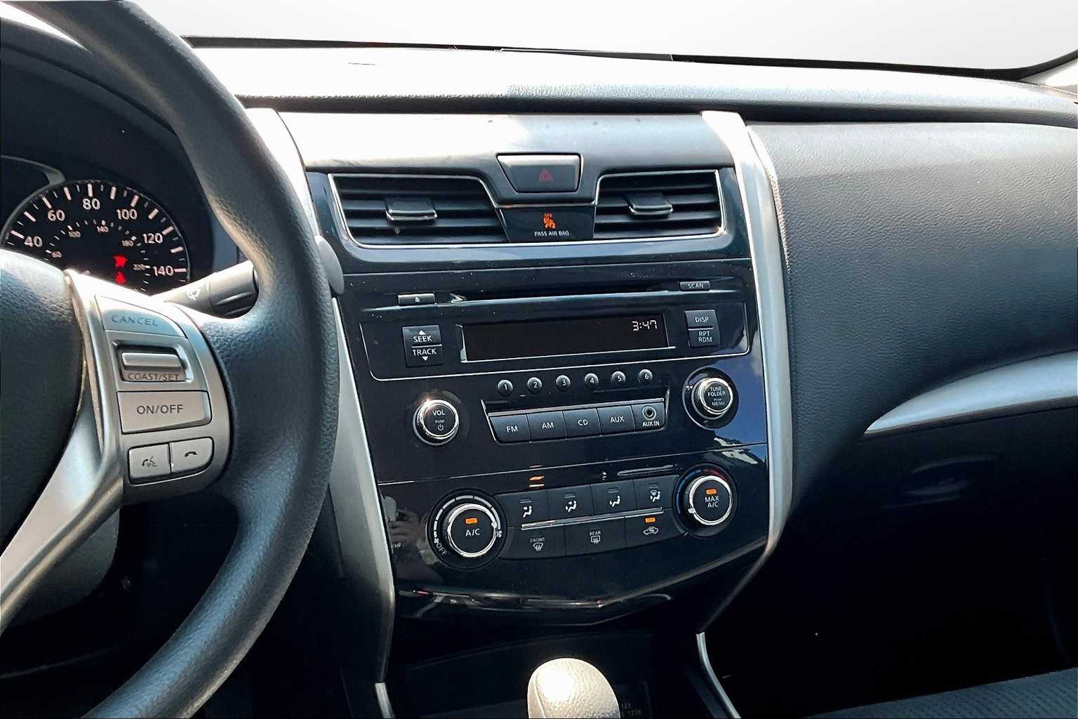 2015 Nissan Altima 2.5 S Image 17 of 29