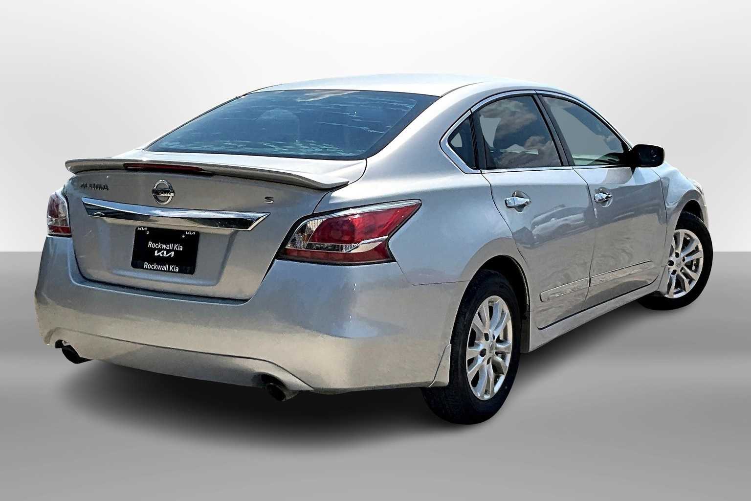2015 Nissan Altima 2.5 S Image 4 of 29