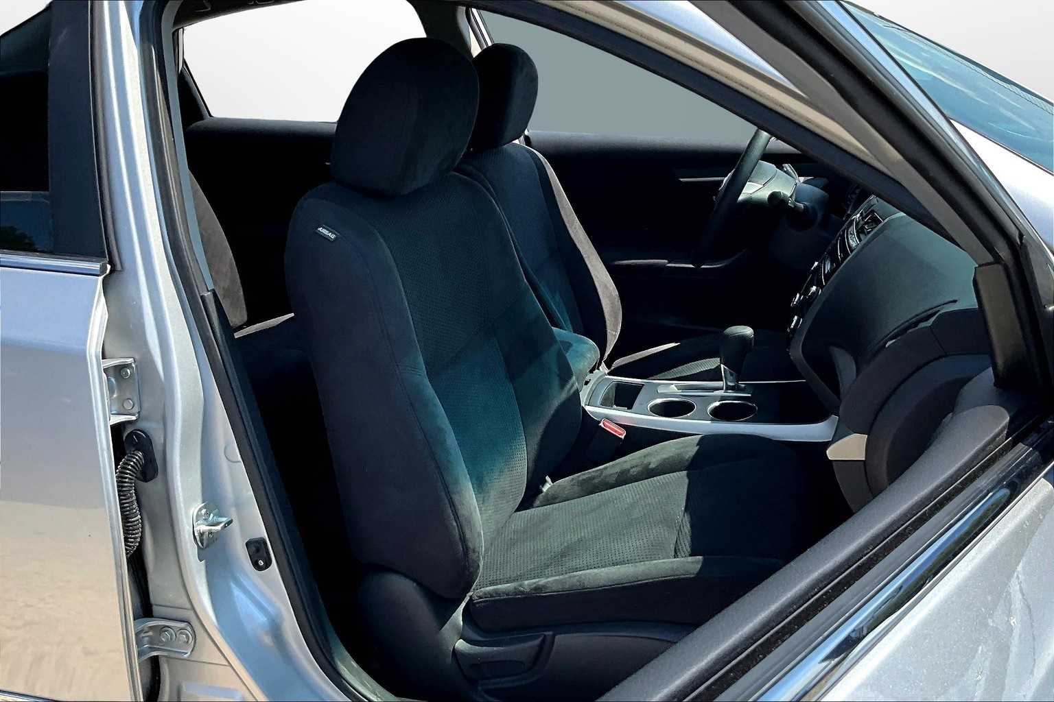 2015 Nissan Altima 2.5 S Image 8 of 29