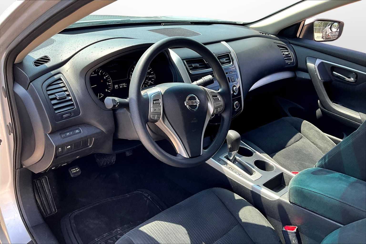 2015 Nissan Altima 2.5 S Image 13 of 29