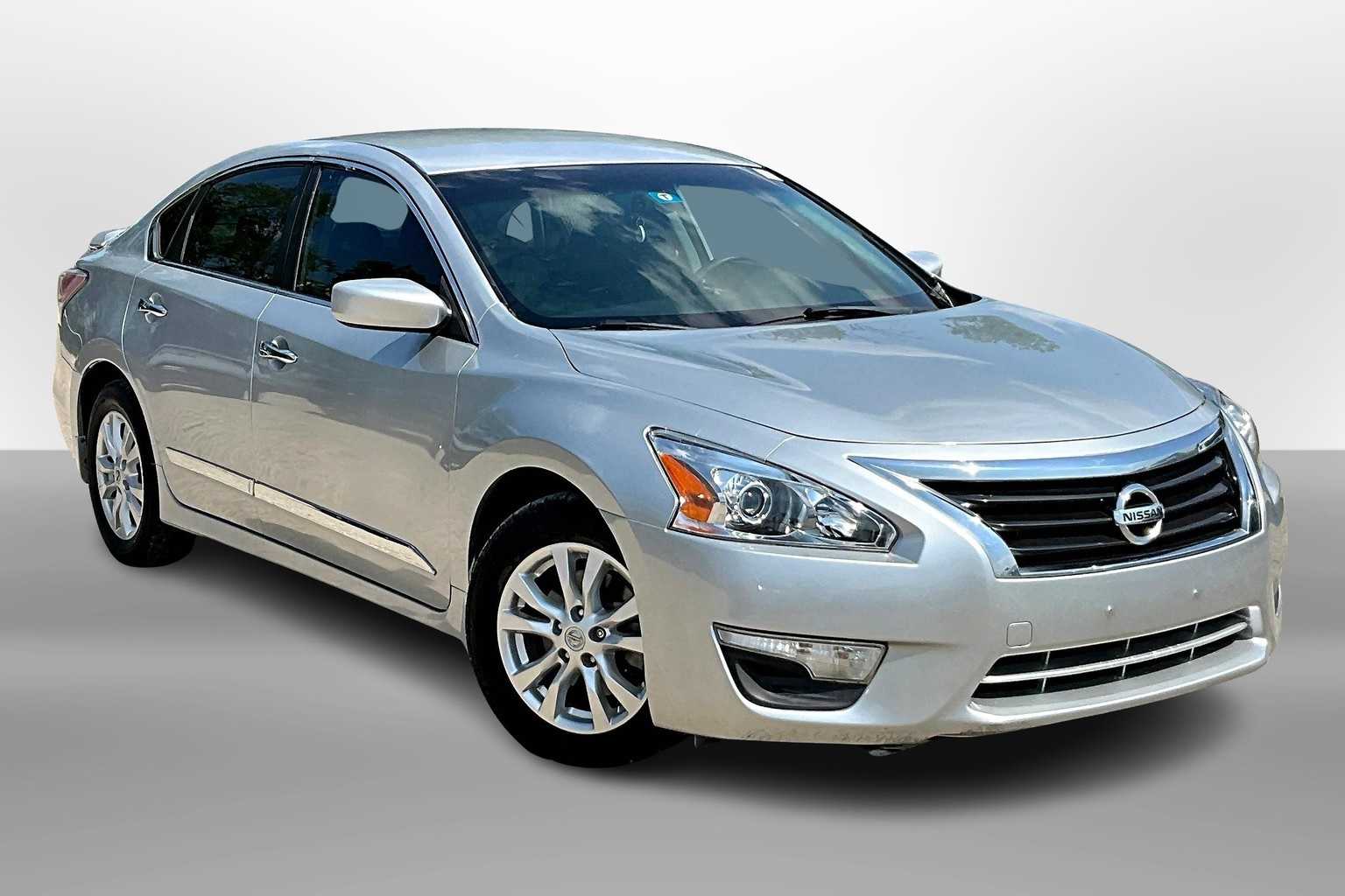 2015 Nissan Altima 2.5 S Image 3 of 29