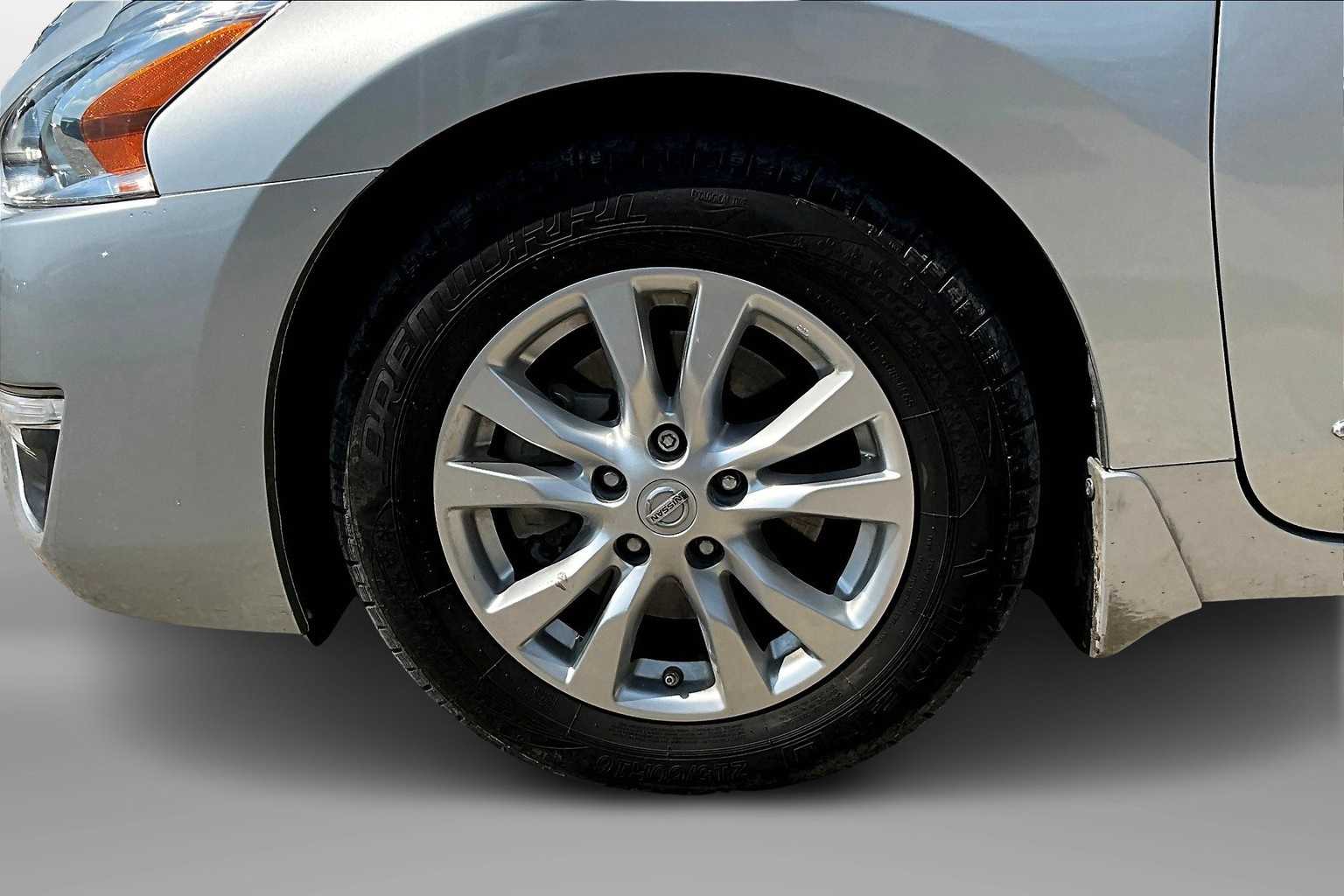 2015 Nissan Altima 2.5 S Image 7 of 29