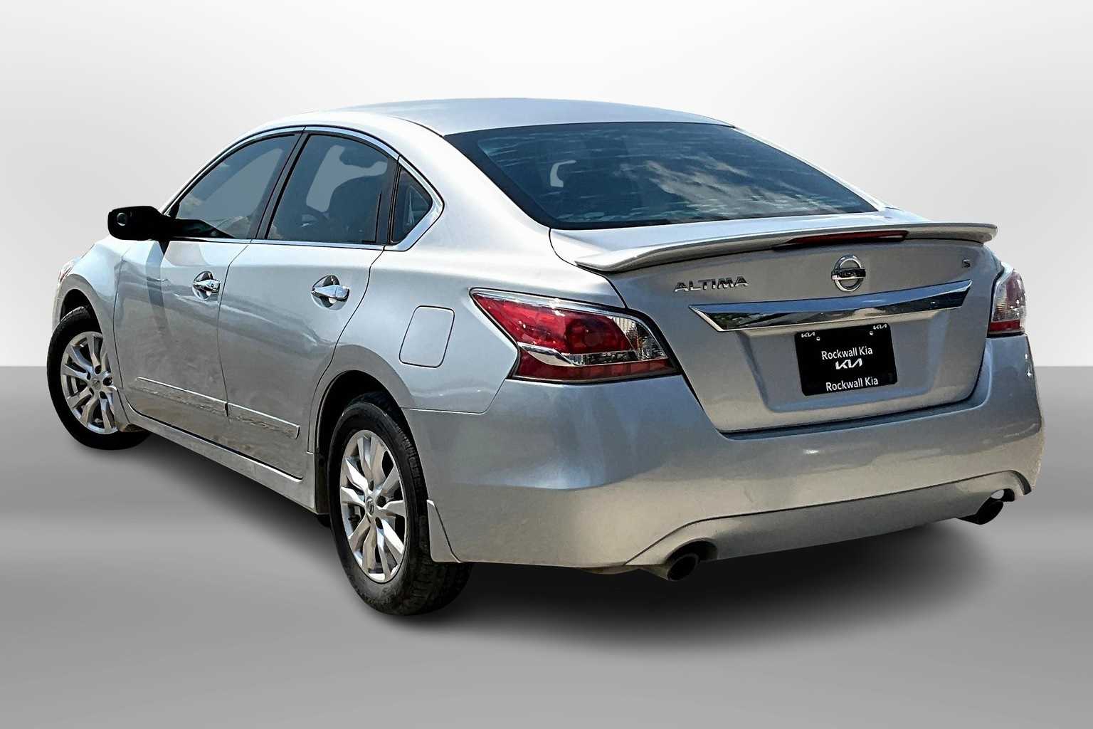2015 Nissan Altima 2.5 S Image 6 of 29