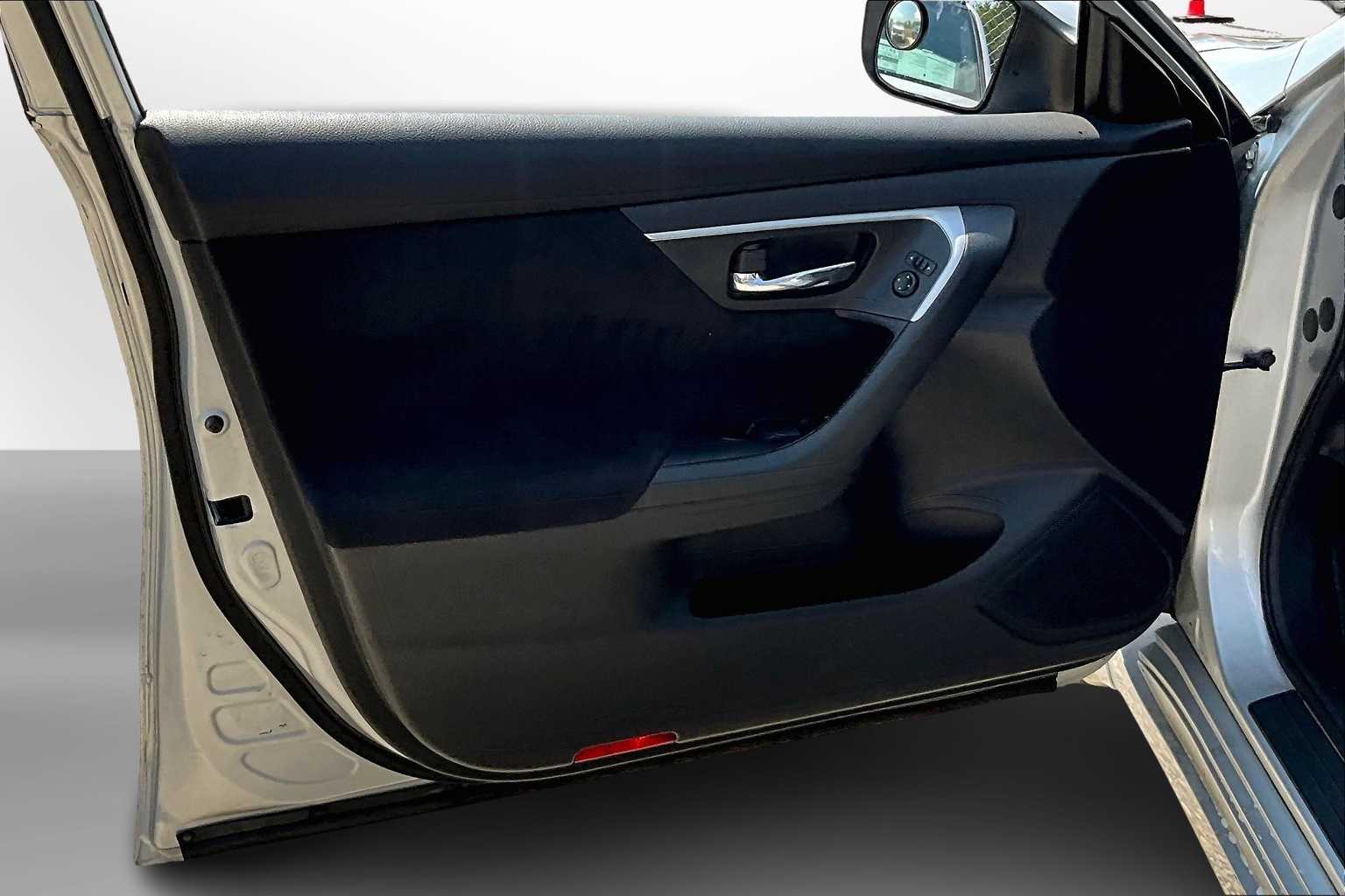 2015 Nissan Altima 2.5 S Image 19 of 29