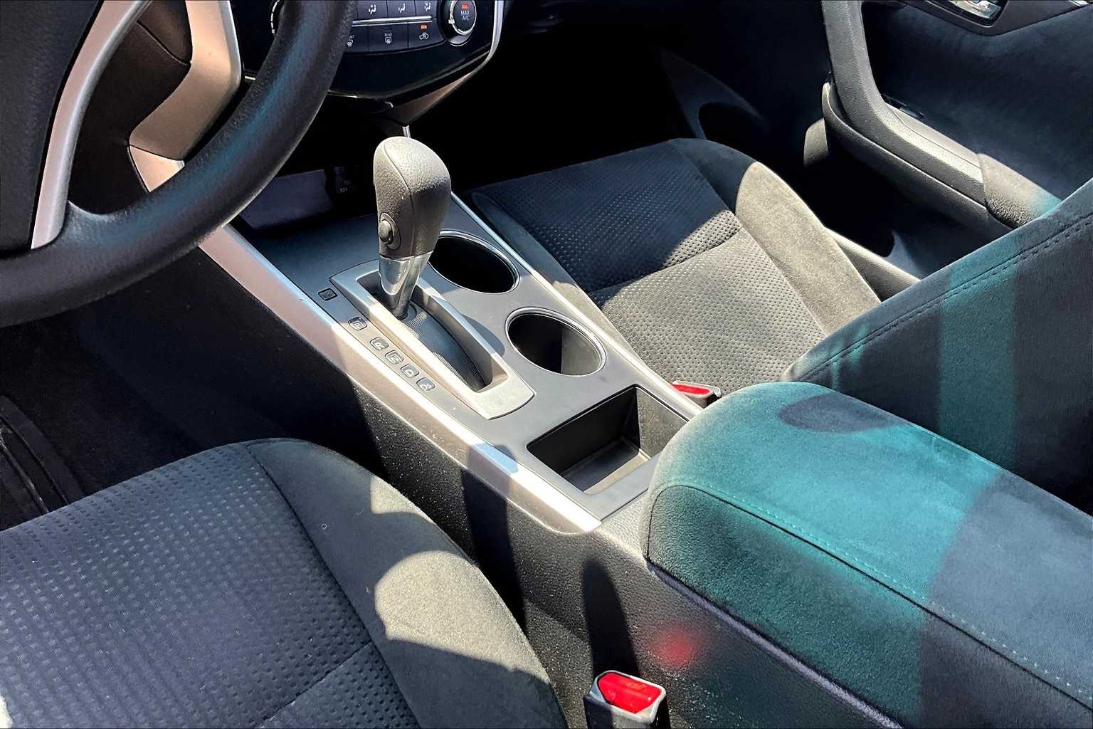 2015 Nissan Altima 2.5 S Image 18 of 29
