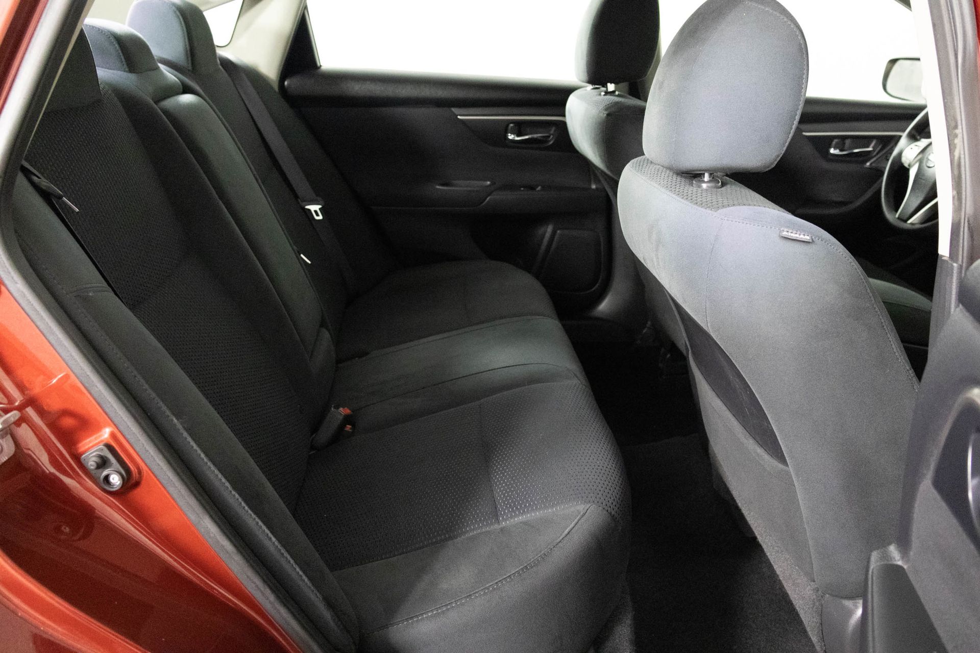 2015 Nissan Altima 2.5 S Image 16 of 39