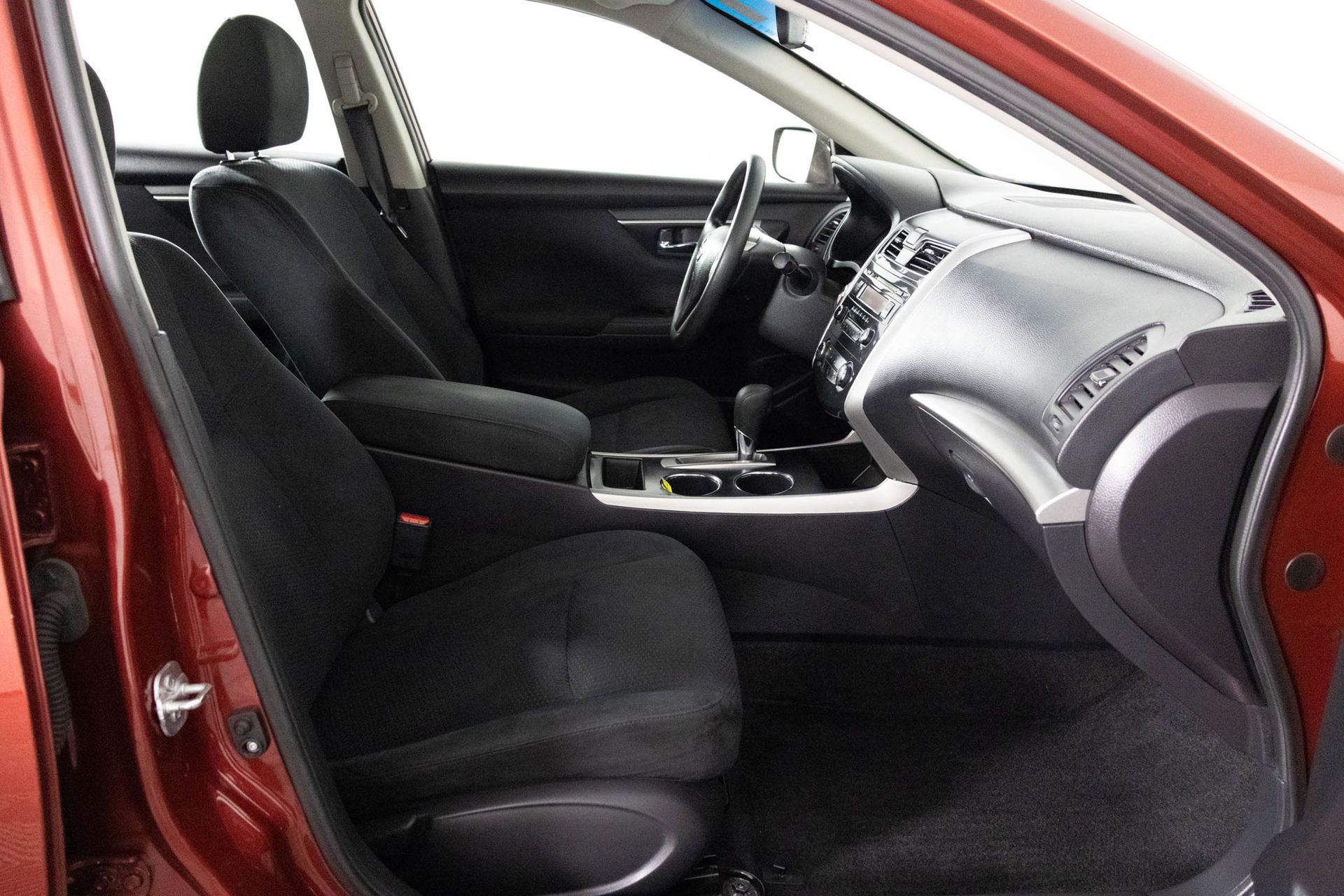 2015 Nissan Altima 2.5 S Image 17 of 39