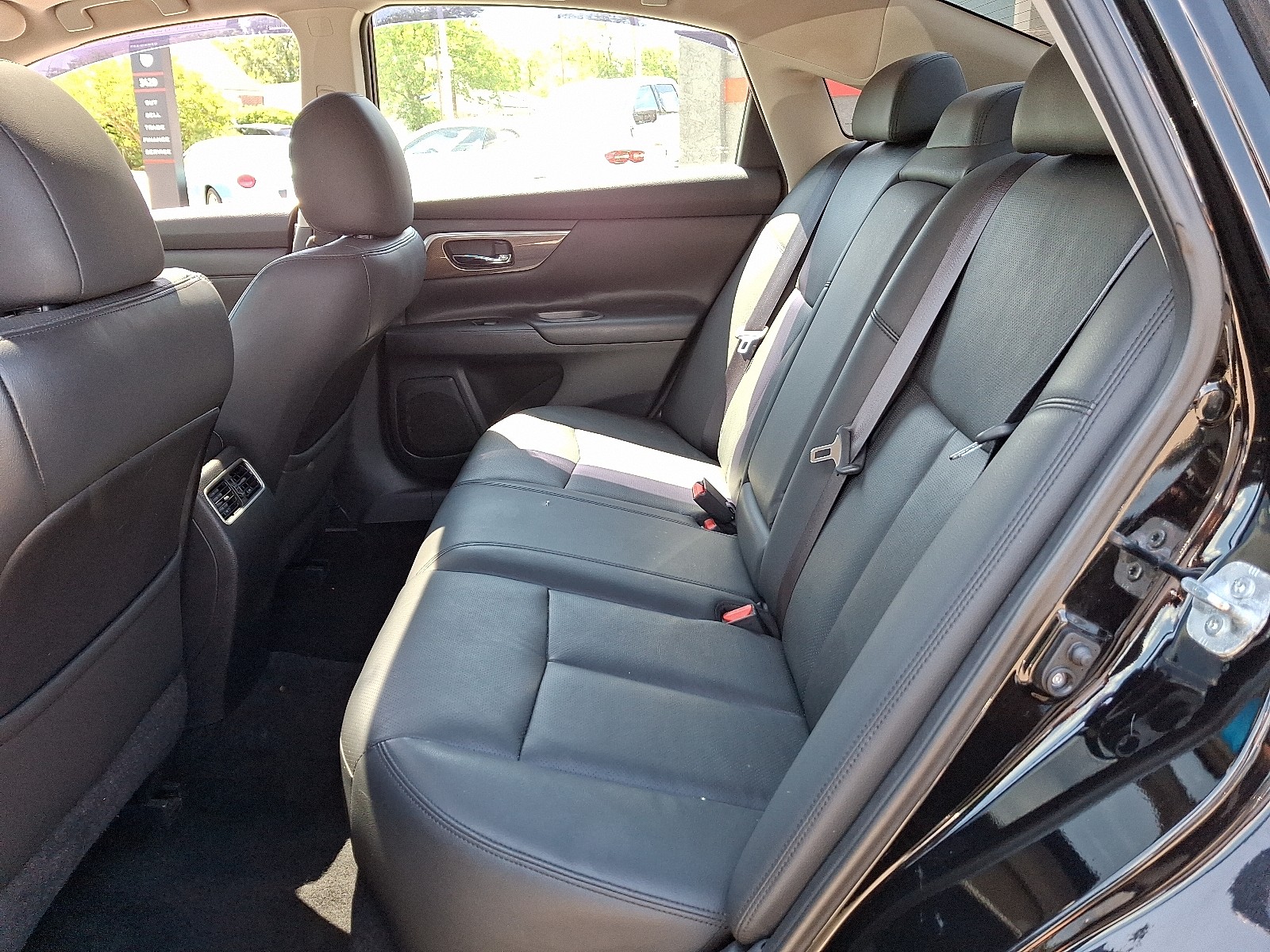 2015 Nissan Altima 2.5 SL Image 11 of 32