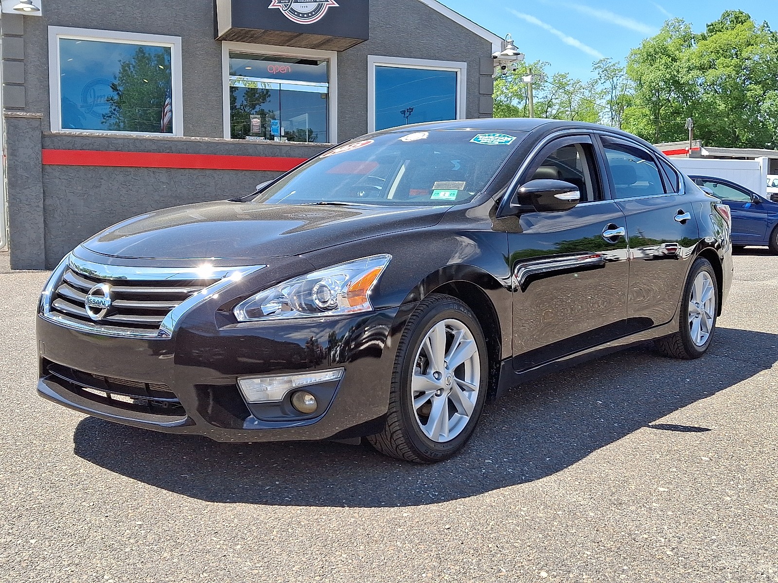 2015 Nissan Altima 2.5 SL Image 1 of 32
