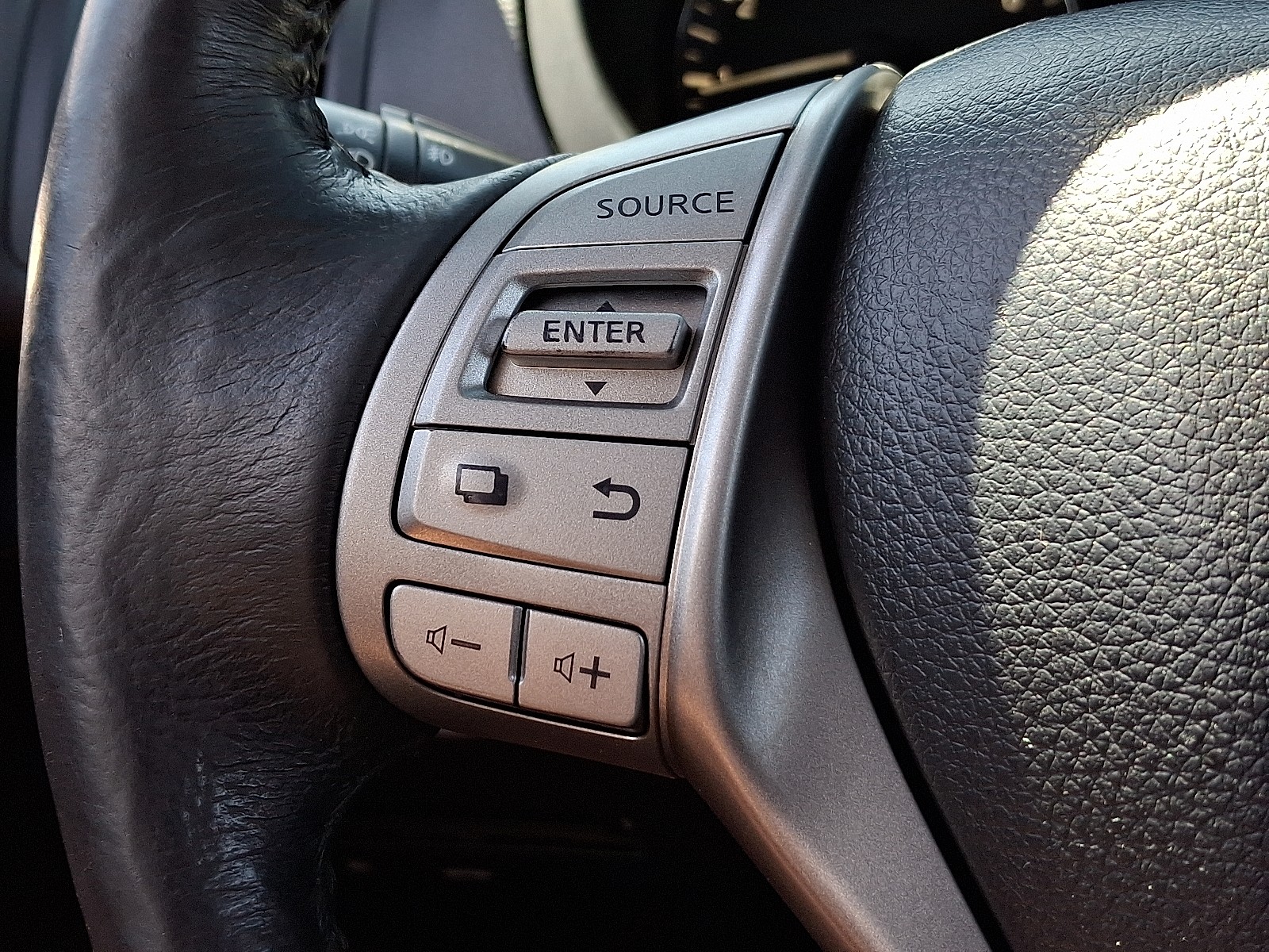 2015 Nissan Altima 2.5 SL Image 23 of 32