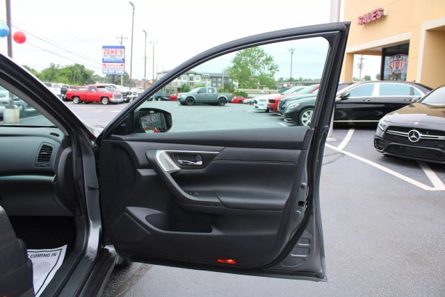 2015 Nissan Altima 2.5 SL Image 31 of 41
