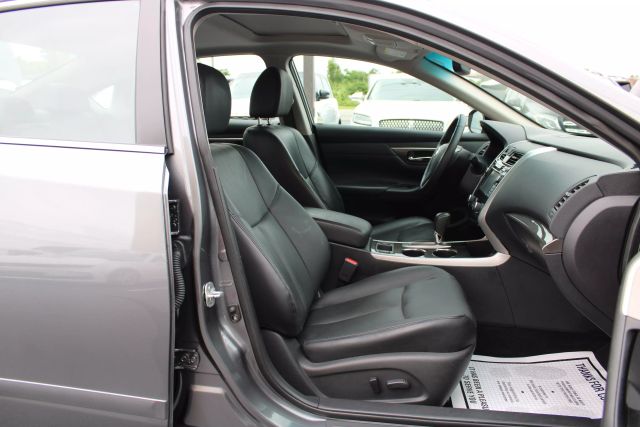 2015 Nissan Altima 2.5 SL Image 32 of 41