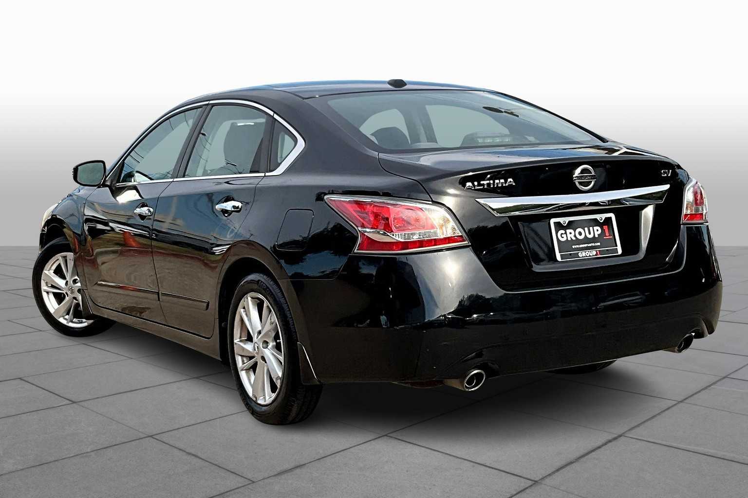 2015 Nissan Altima 2.5 SV Image 6 of 34