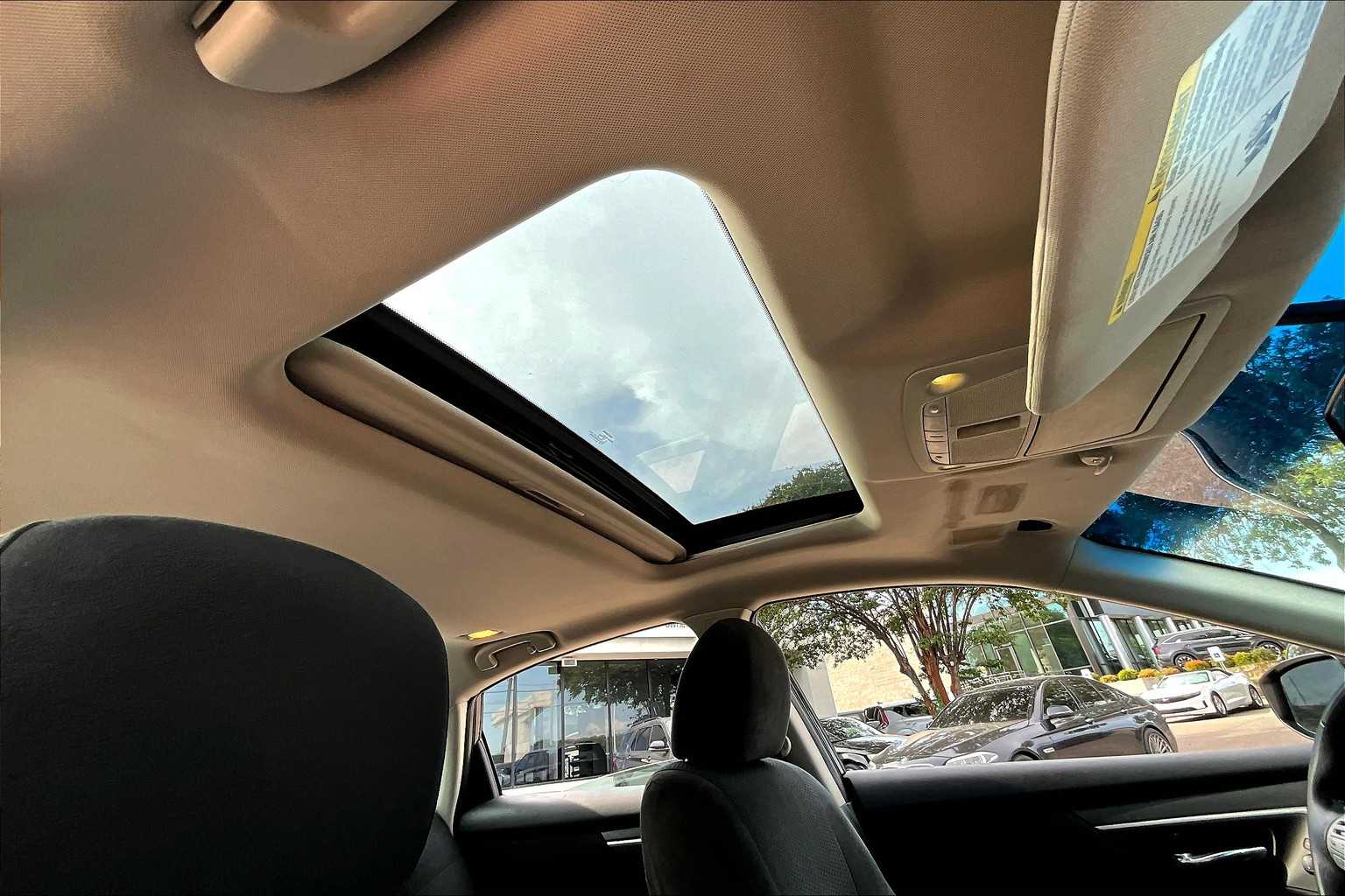 2015 Nissan Altima 2.5 SV Image 25 of 34