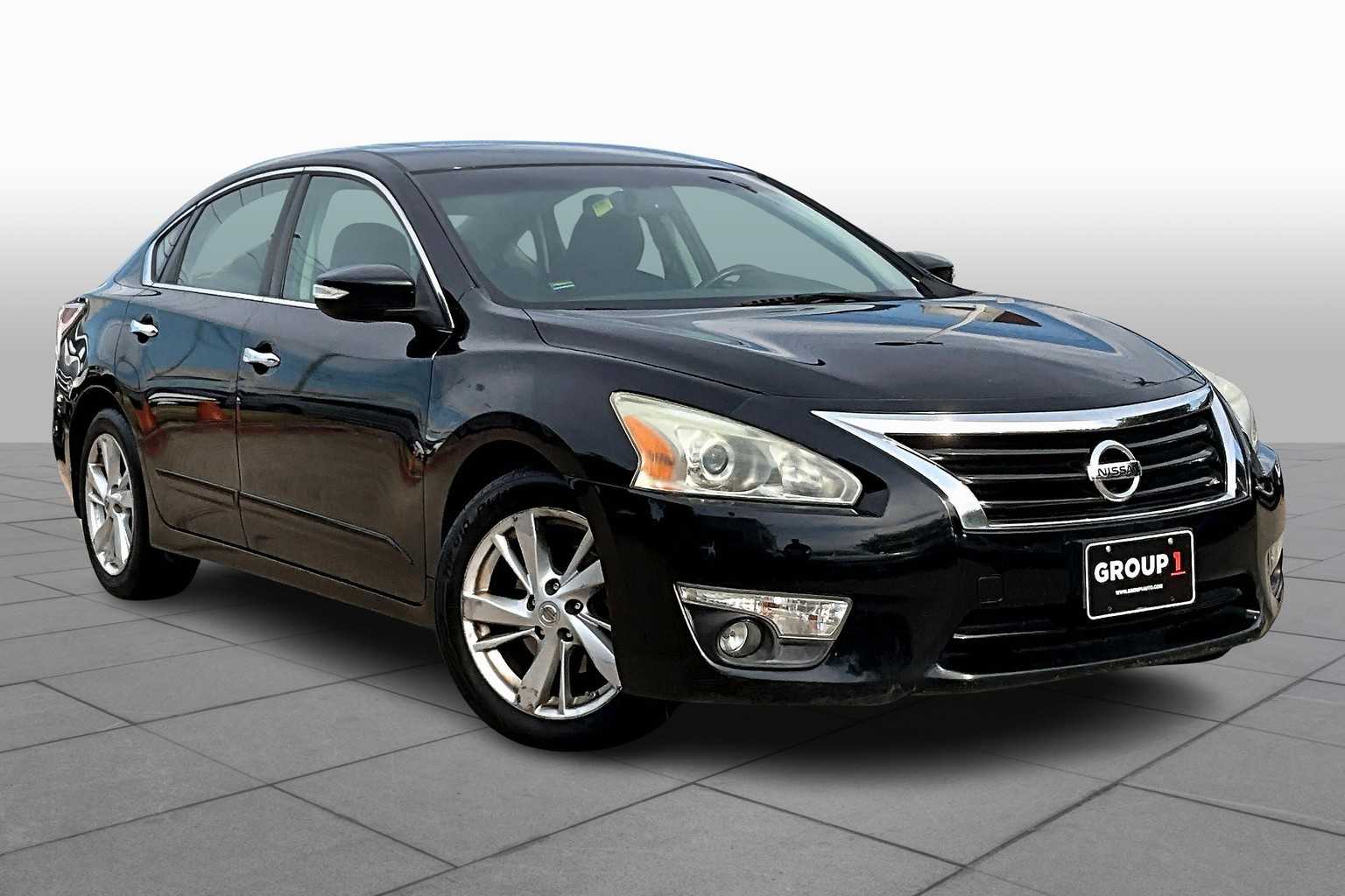 2015 Nissan Altima 2.5 SV Image 3 of 34