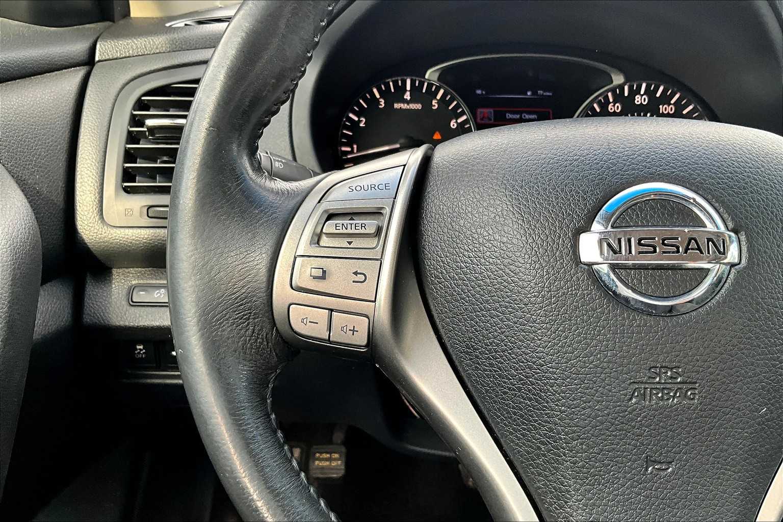 2015 Nissan Altima 2.5 SV Image 16 of 34