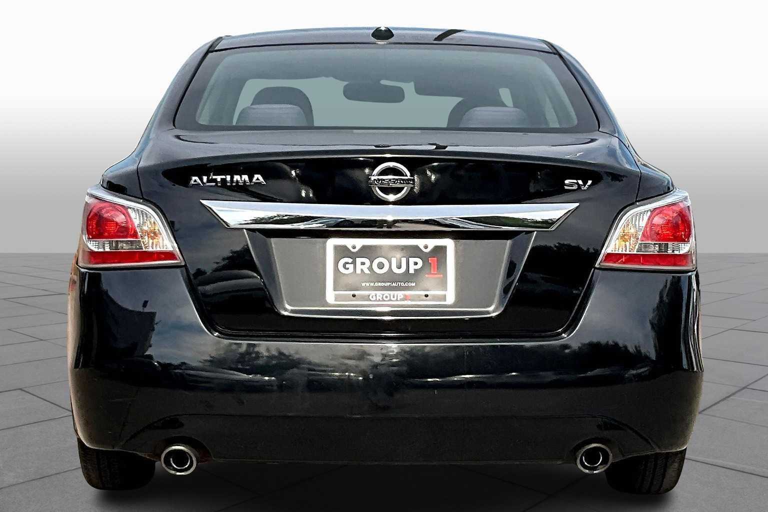 2015 Nissan Altima 2.5 SV Image 5 of 34