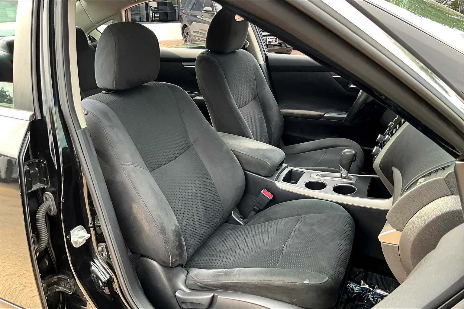 2015 Nissan Altima 2.5 SV Image 8 of 34