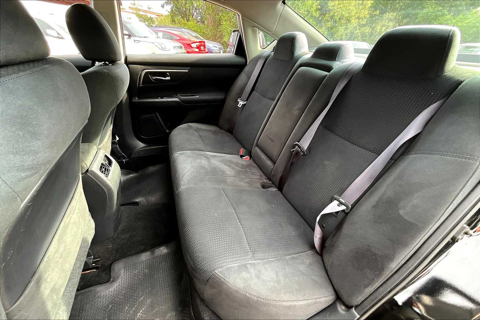 2015 Nissan Altima 2.5 SV Image 10 of 34