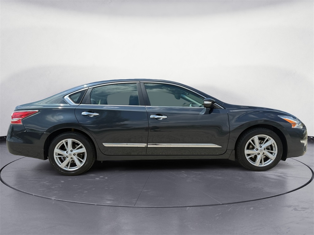 2015 Nissan Altima 2.5 SV Image 4 of 22