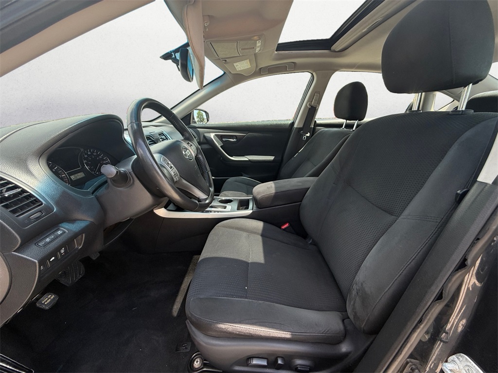 2015 Nissan Altima 2.5 SV Image 12 of 22
