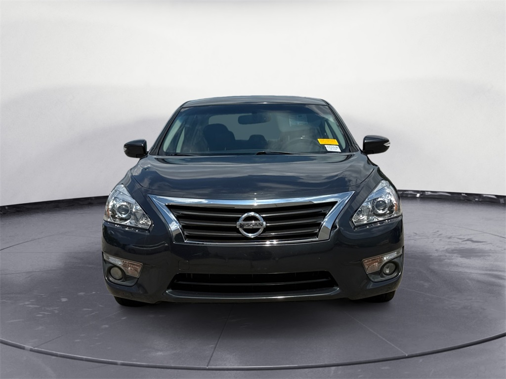 2015 Nissan Altima 2.5 SV Image 2 of 22