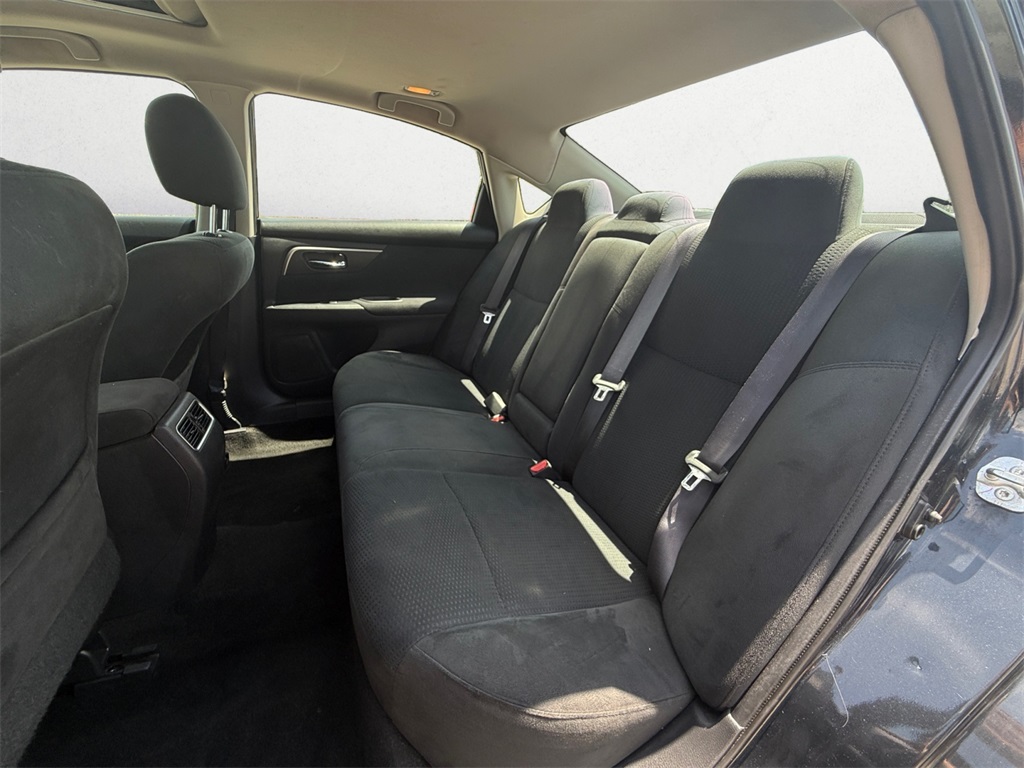 2015 Nissan Altima 2.5 SV Image 10 of 22