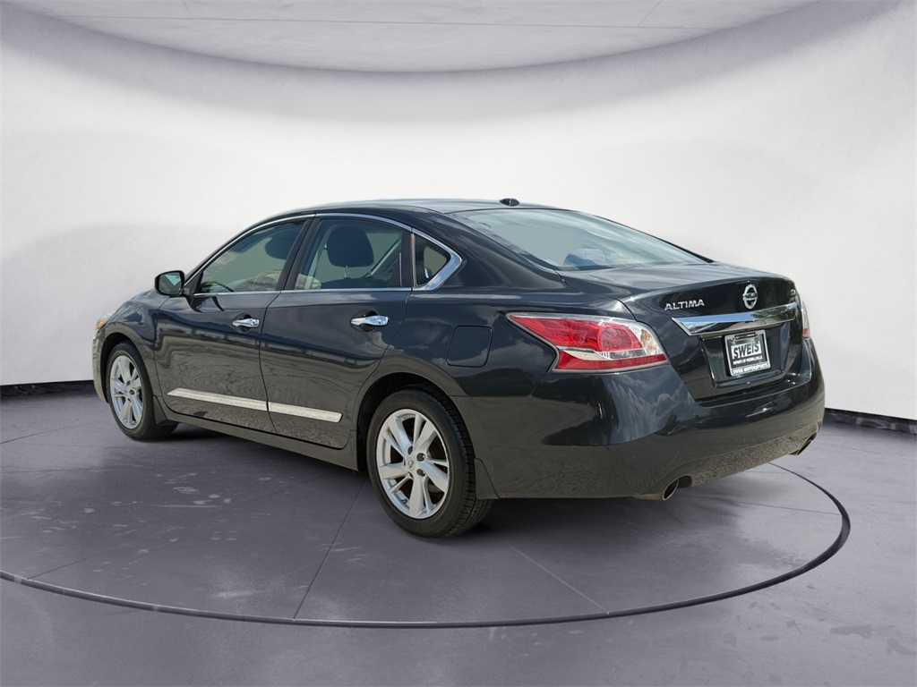 2015 Nissan Altima 2.5 SV Image 7 of 22