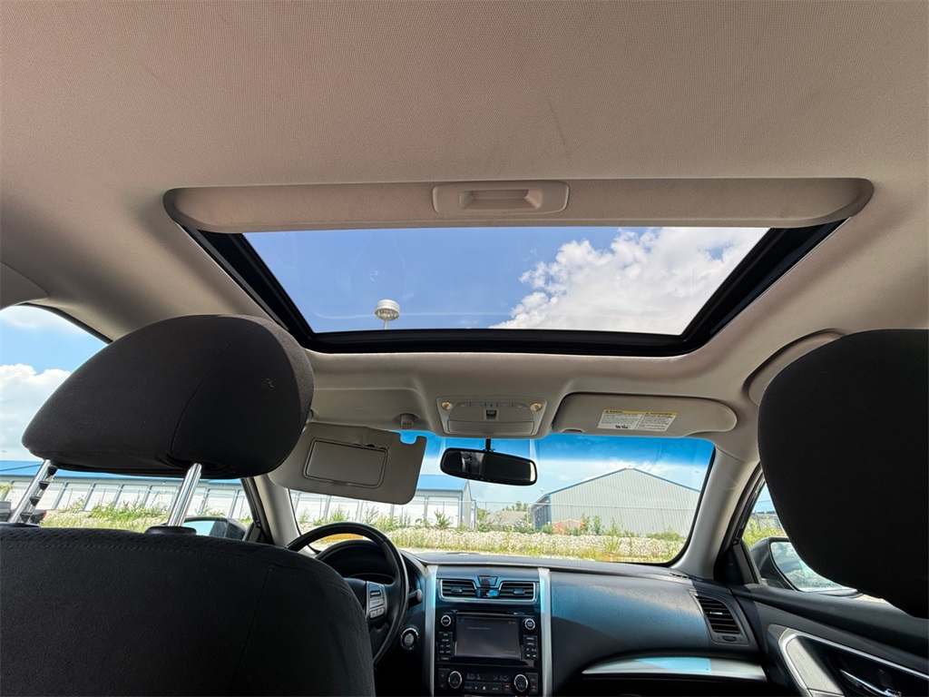 2015 Nissan Altima 2.5 SV Image 14 of 22