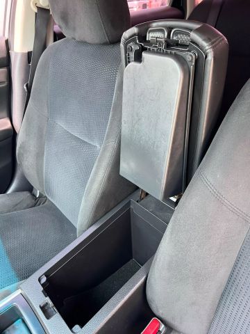 Vehicle image 29 of 33
