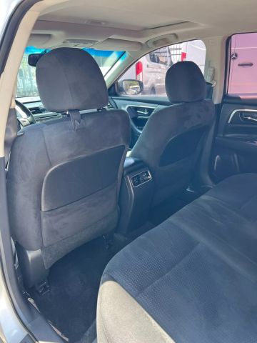 Vehicle image 17 of 33
