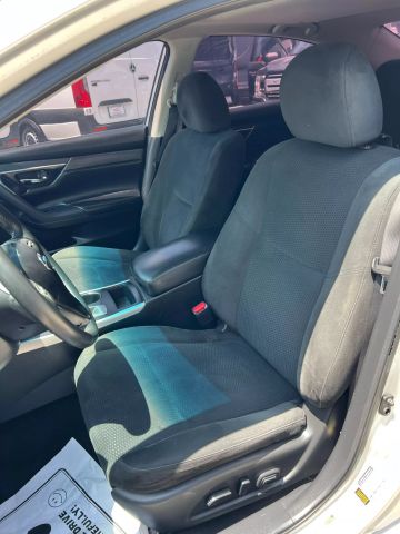Vehicle image 14 of 33