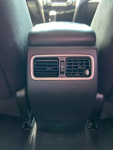 Vehicle image 31 of 33