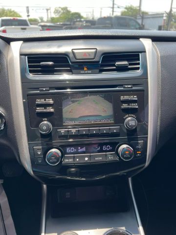 Vehicle image 24 of 33