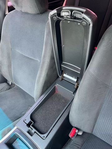 Vehicle image 28 of 33
