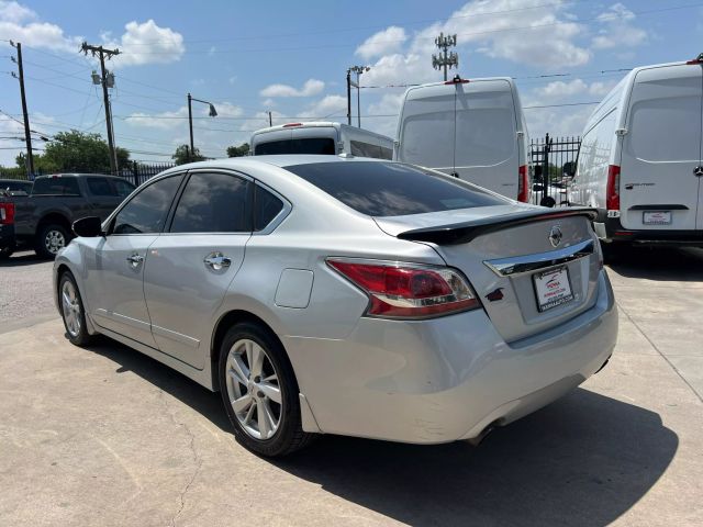 Vehicle image 6 of 33