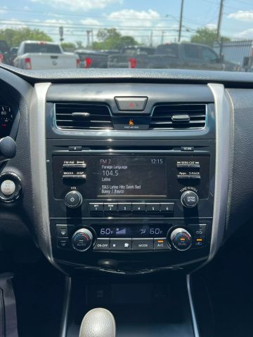 Vehicle image 25 of 33