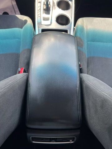 Vehicle image 27 of 33