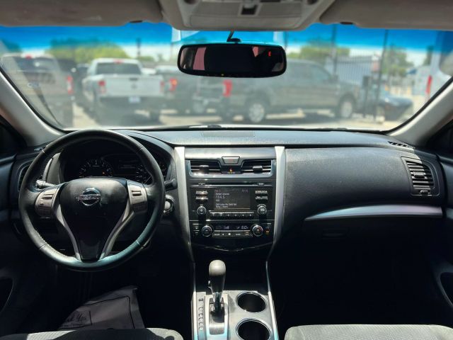 Vehicle image 21 of 33