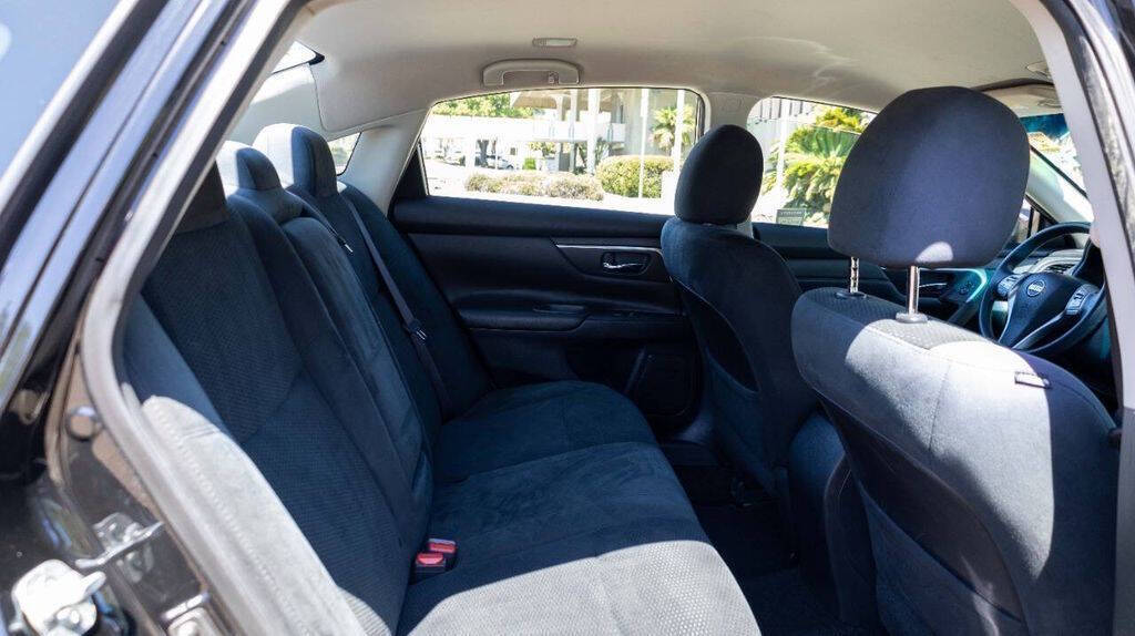 2015 Nissan Altima 2.5 S Image 16 of 30