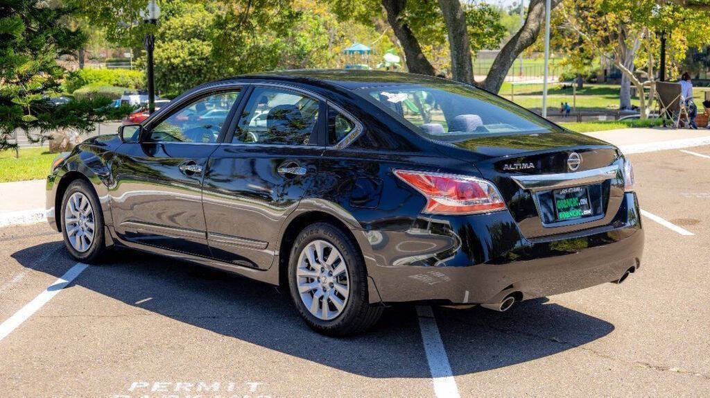 2015 Nissan Altima 2.5 S Image 10 of 30