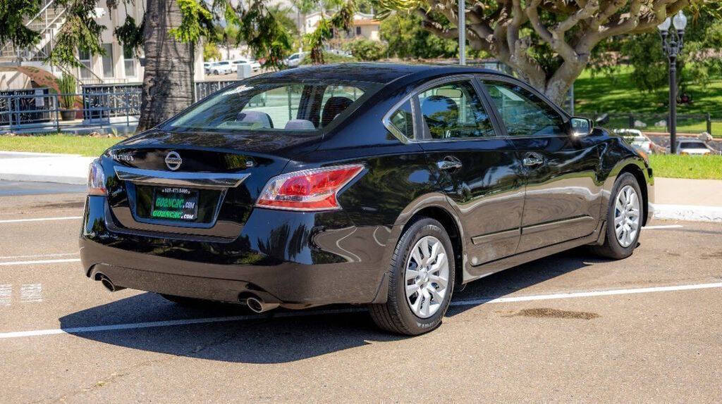 2015 Nissan Altima 2.5 S Image 8 of 30