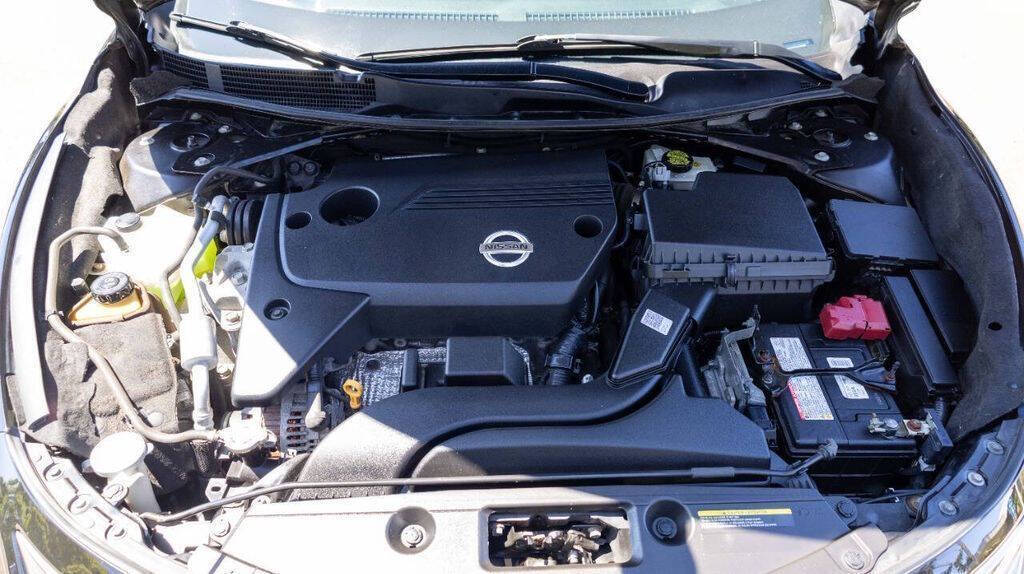 2015 Nissan Altima 2.5 S Image 12 of 30