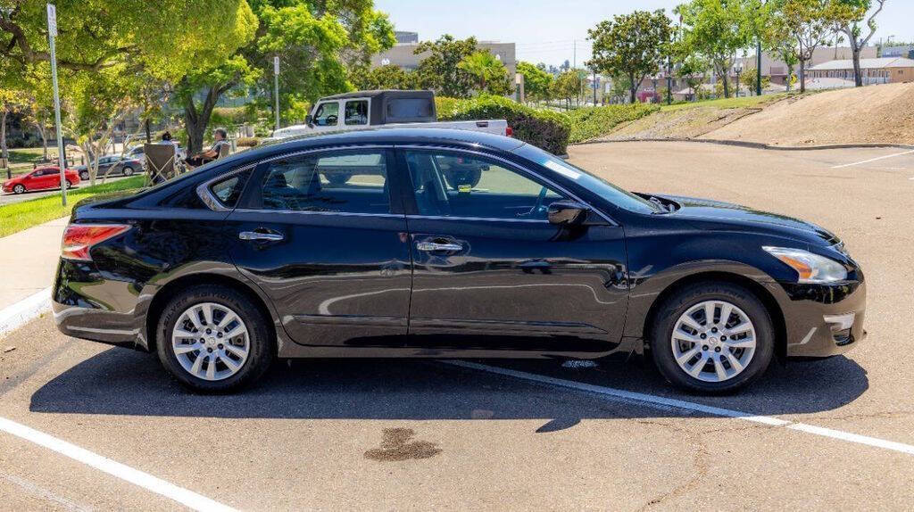 2015 Nissan Altima 2.5 S Image 7 of 30