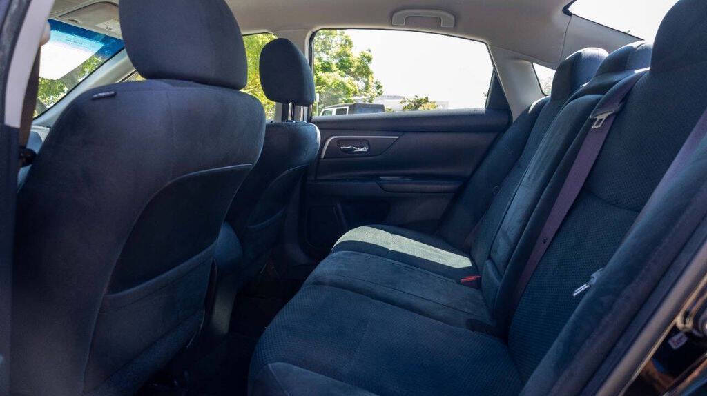 2015 Nissan Altima 2.5 S Image 14 of 30