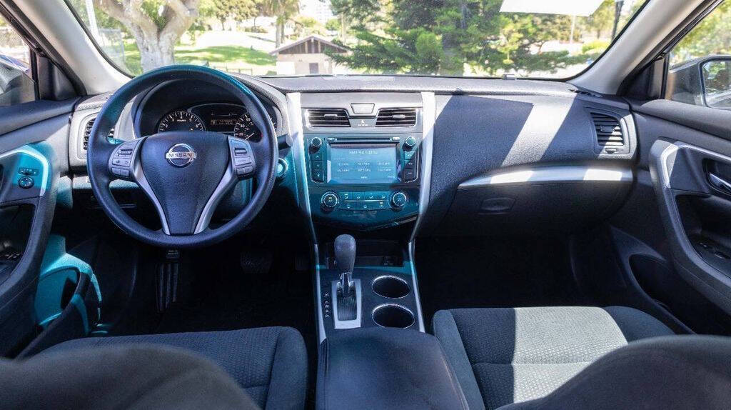 2015 Nissan Altima 2.5 S Image 17 of 30