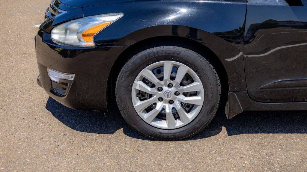 2015 Nissan Altima 2.5 S Image 13 of 30